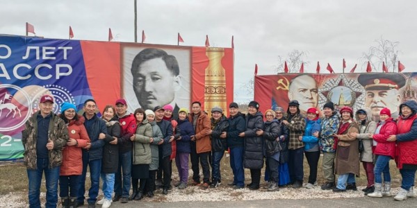 Эҥсиэли хочотугар, Максим Аммосов дойдутугар