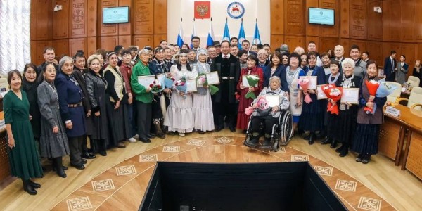 Төрүт култуураны тарҕатааччыларга истипиэндьийэ туттарылынна